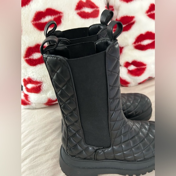🎉 Host Pick 🎉 Public Desire Quilted Black Women's Boots - Picture 6 of 7